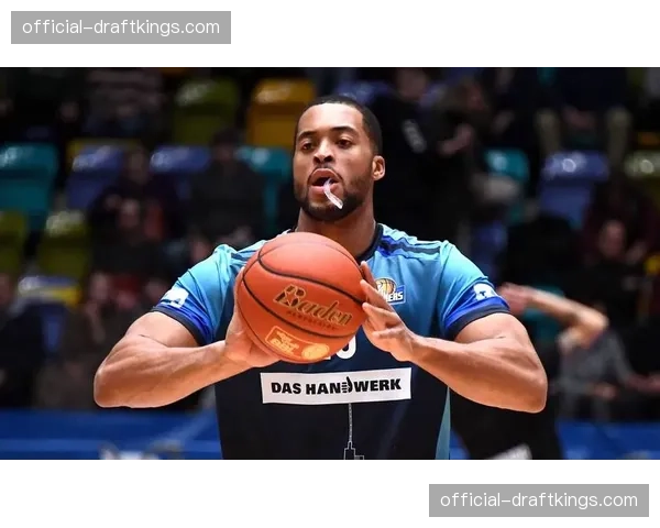 重磅2换2交易官宣：篮板王里斯加盟梦想，天空换回两个首轮签